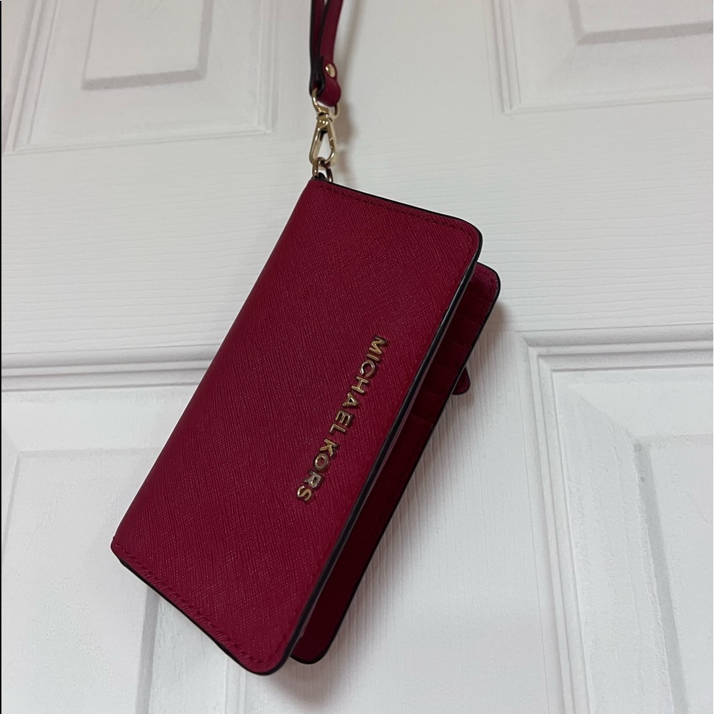 M Kors wristlet good condition